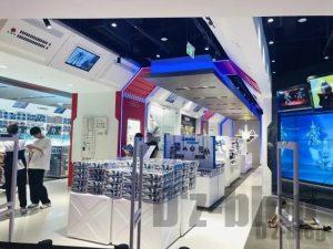 金橋ララポートガンダムベース店内