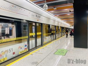 上海地下鉄15号線娄山关路駅ホーム