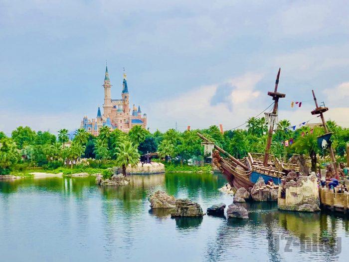 ディズニーキャッスルと海賊船