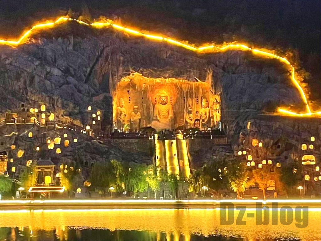 龍門石窟夜景