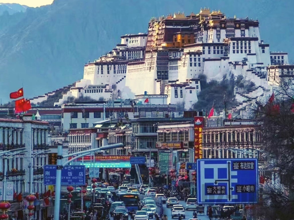 チベットの街並み